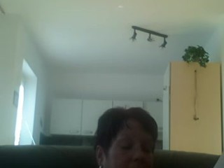 Geile Oma macht es vor der Webcam
